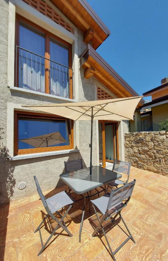 Our Happy Place - Casa Vacanze Per Il Viaggiatore Slow แมนเดลโล เดล ลาริโอ ภายนอก รูปภาพ