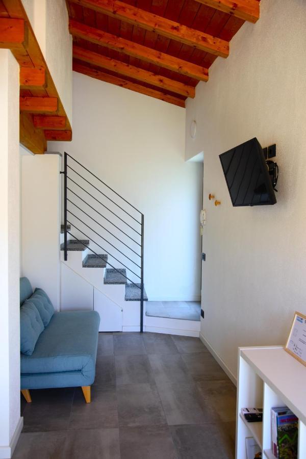 Our Happy Place - Casa Vacanze Per Il Viaggiatore Slow แมนเดลโล เดล ลาริโอ ภายนอก รูปภาพ